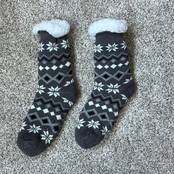 NWOT lined non-slip sock slippers - Picture 1 of 3